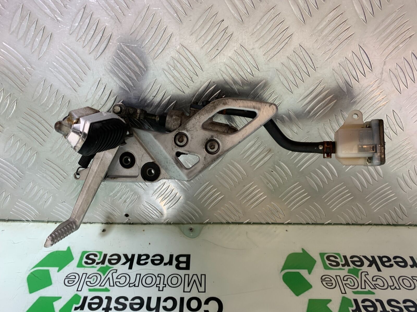 SUZUKI GSX1250 GSX 1250 FRONT RIGHT HANGER  YEAR 2013-2016  (CMB1013)