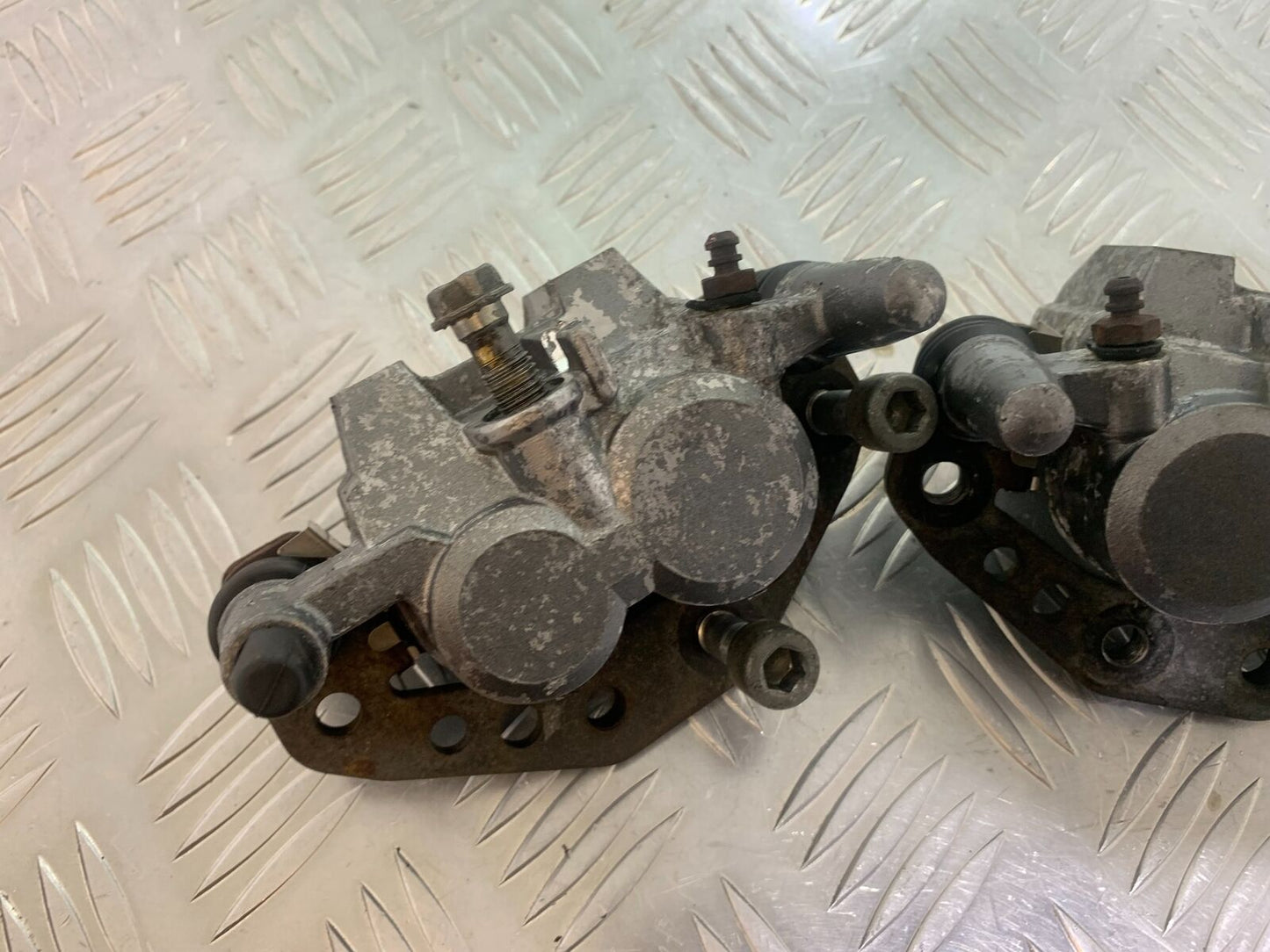 KAWASAKI ZR 750 ZEPHYR FRONT BRAKE CALIPERS YEAR 1991-95 (CMB1008)