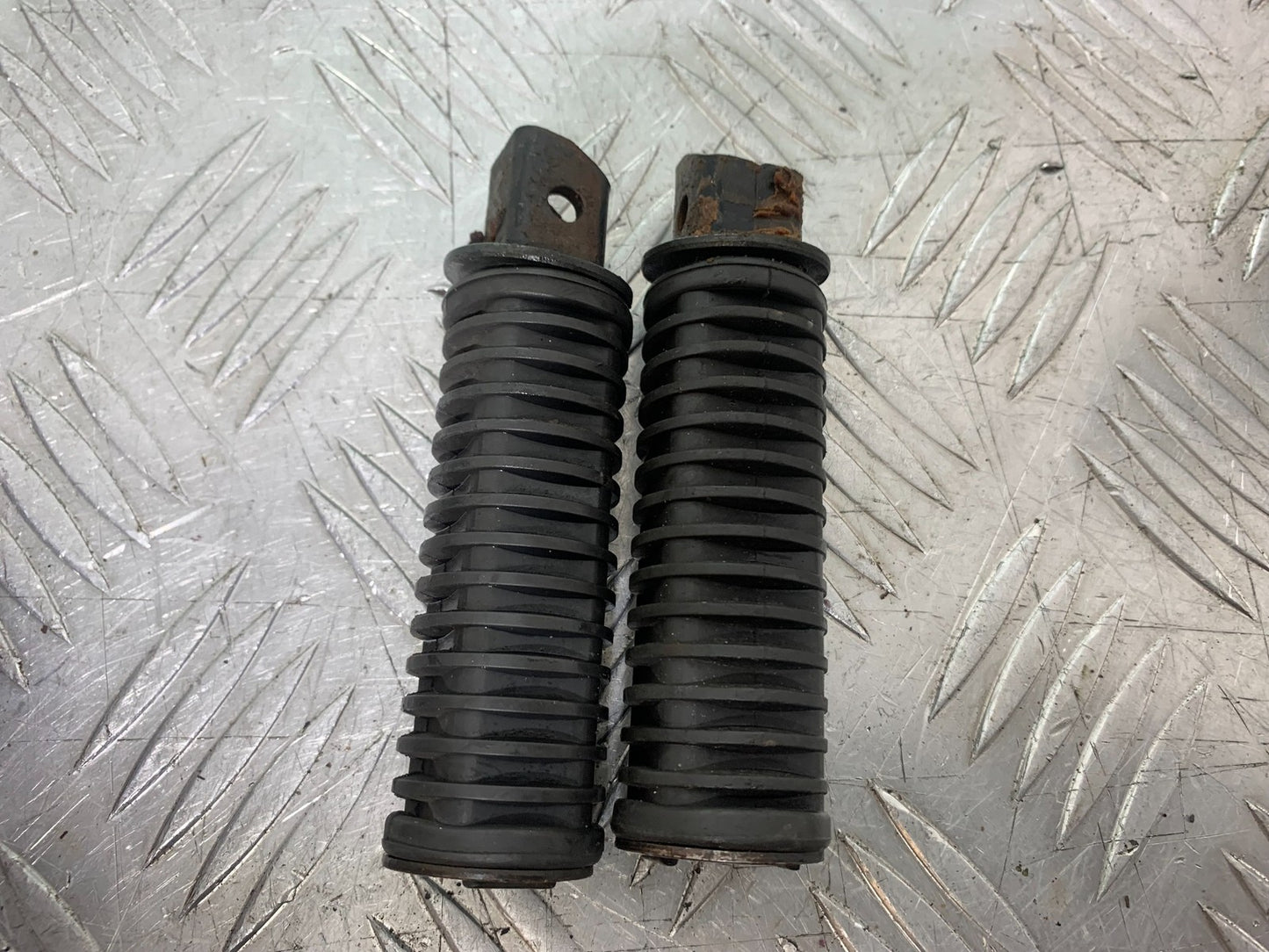 HONDA VT750 SHADOW REAR FOOTPEGS   YEAR 2003-2004 (CMB1265)