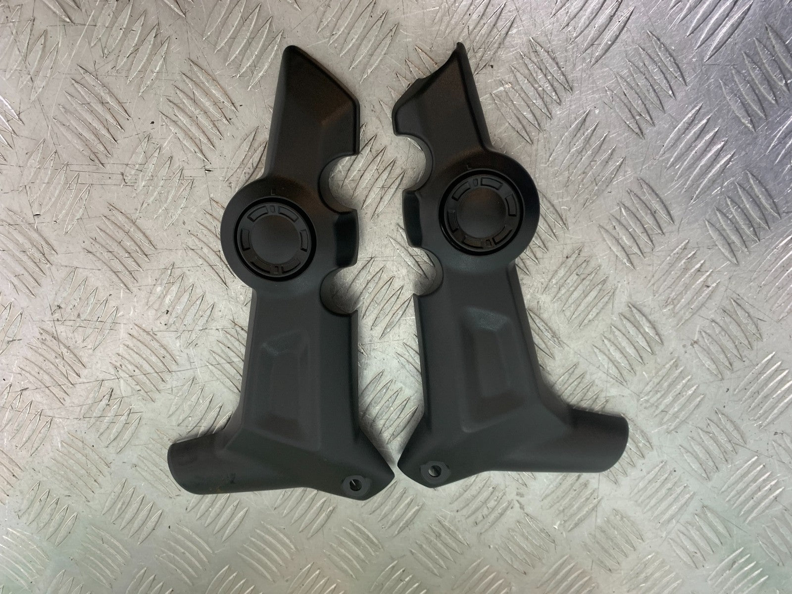TRIUMPH TRIDENT 660 LEFT AND RIGHT FRAME COVERS YEAR 2021-2024 (CMB1295)