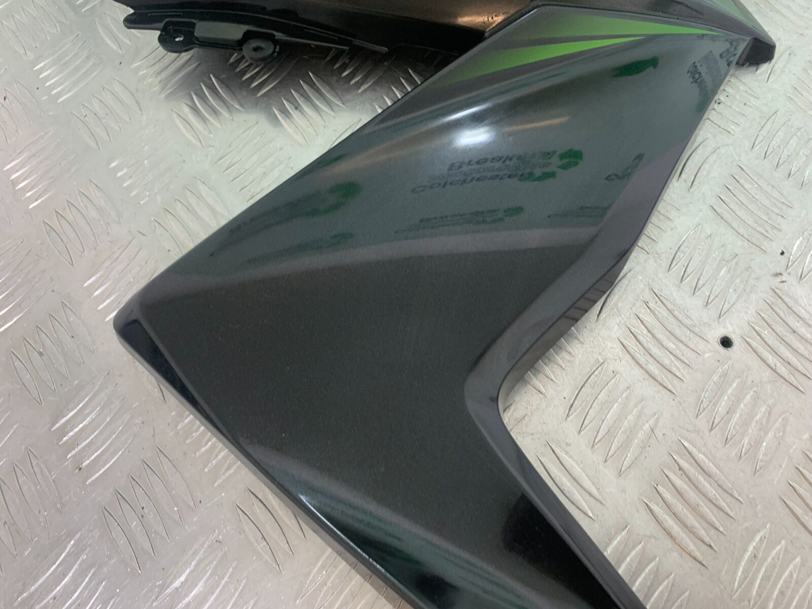 KAWASAKI Z300 ER300 RIGHT FAIRING PANEL YEAR 2016-2018  (CMB1056)