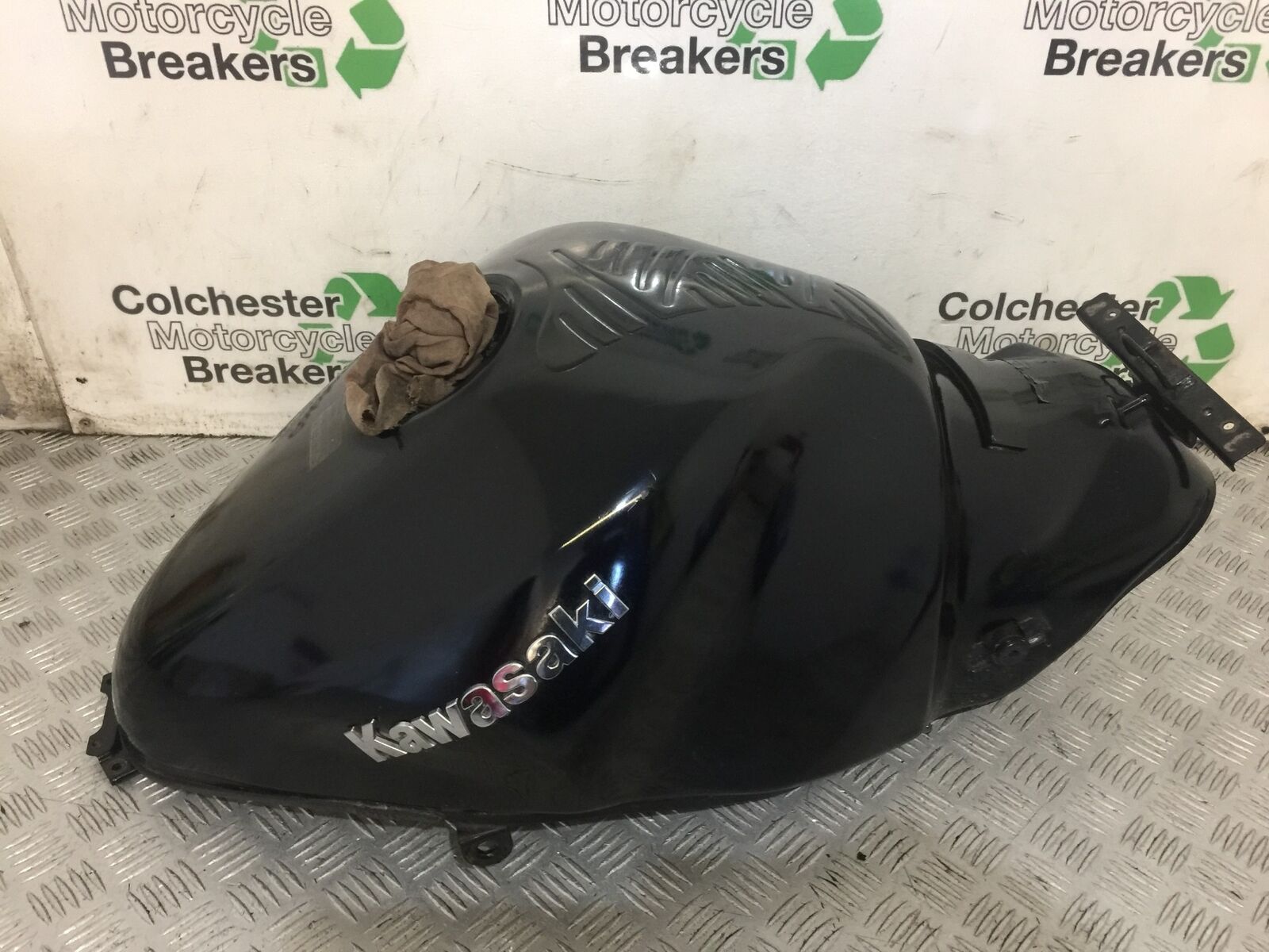 KAWASAKI ZZR1200 ZZR 1200 PETROL TANK  2002-2005 (STOCK 745)