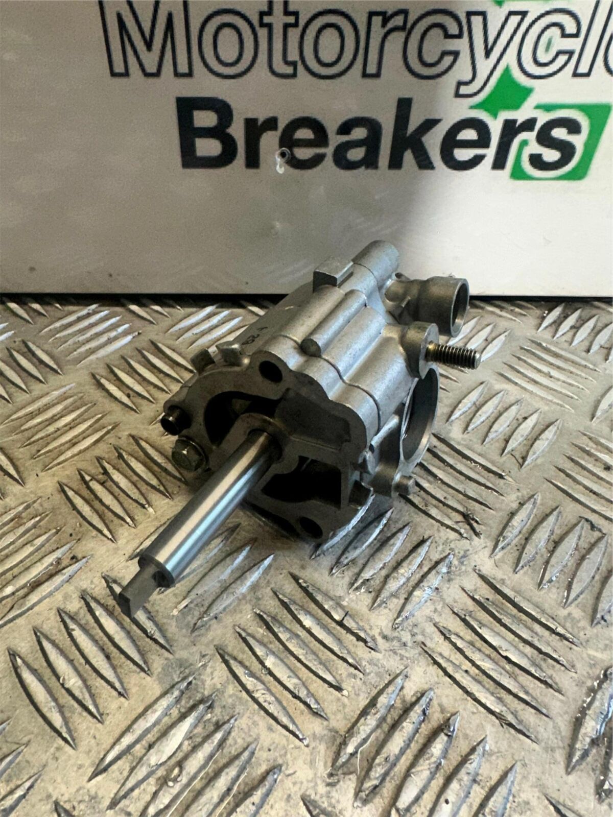 HONDA CBR1100 XX BLACKBIRD OIL PUMP YEAR 1996-1998 (CMB1017)