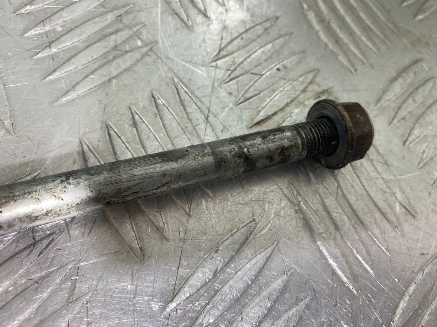 HONDA CG125 CG 125 FRONT WHEEL  SPINDLE   YEAR 1998-2000 (CMB1282)