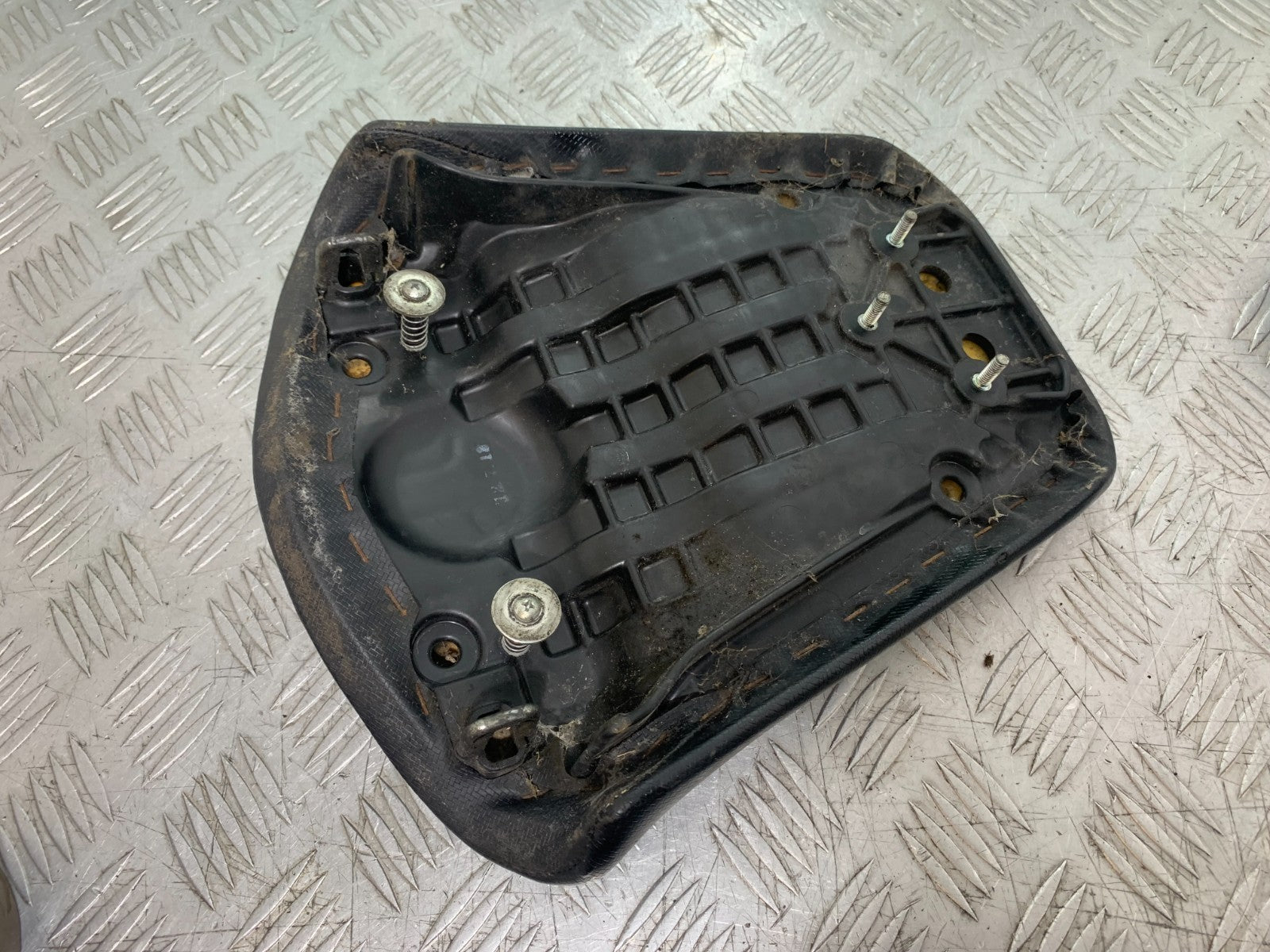 HONDA NC700 X  REAR SEAT YEAR 2012-2014 (CMB1327)