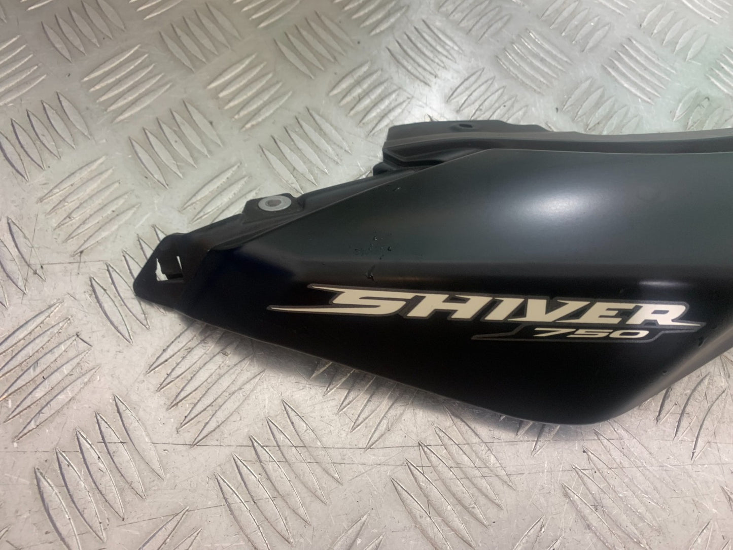 APRILIA SL750 SL 750 SHIVER RIGHT SEAT PANEL   YEAR 2008-2016 (CMB1242)