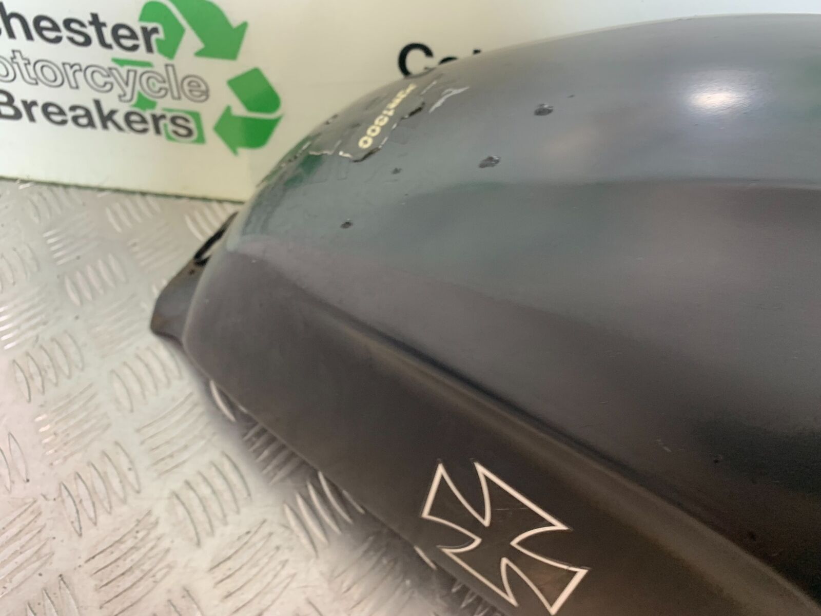 YAMAHA XJR1300 XJR 1300 PETROL TANK  1999-2003 (CMB1119)