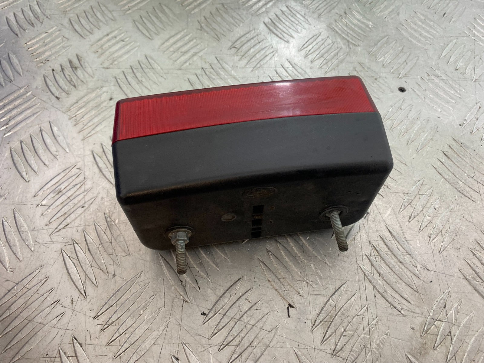 TRIUMPH TROPHY 900 REAR LIGHT   YEAR 1991-95 (CMB1251)