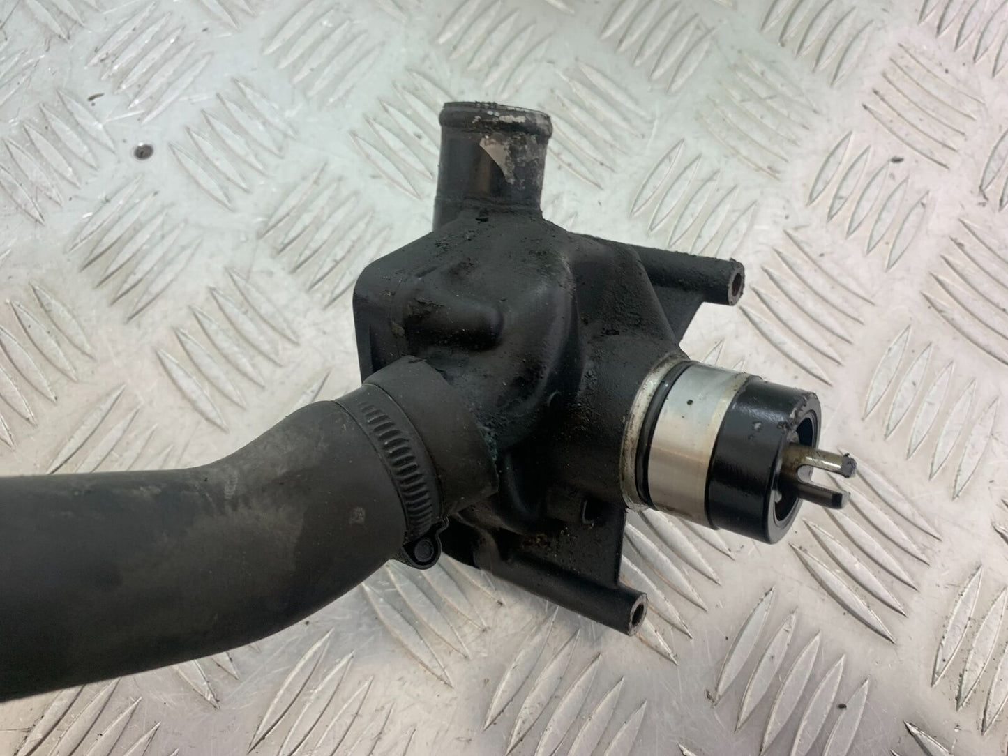 TRIUMPH 955i SPRINT ST WATER PUMP  YEAR 1999-2004 (STOCK 735)
