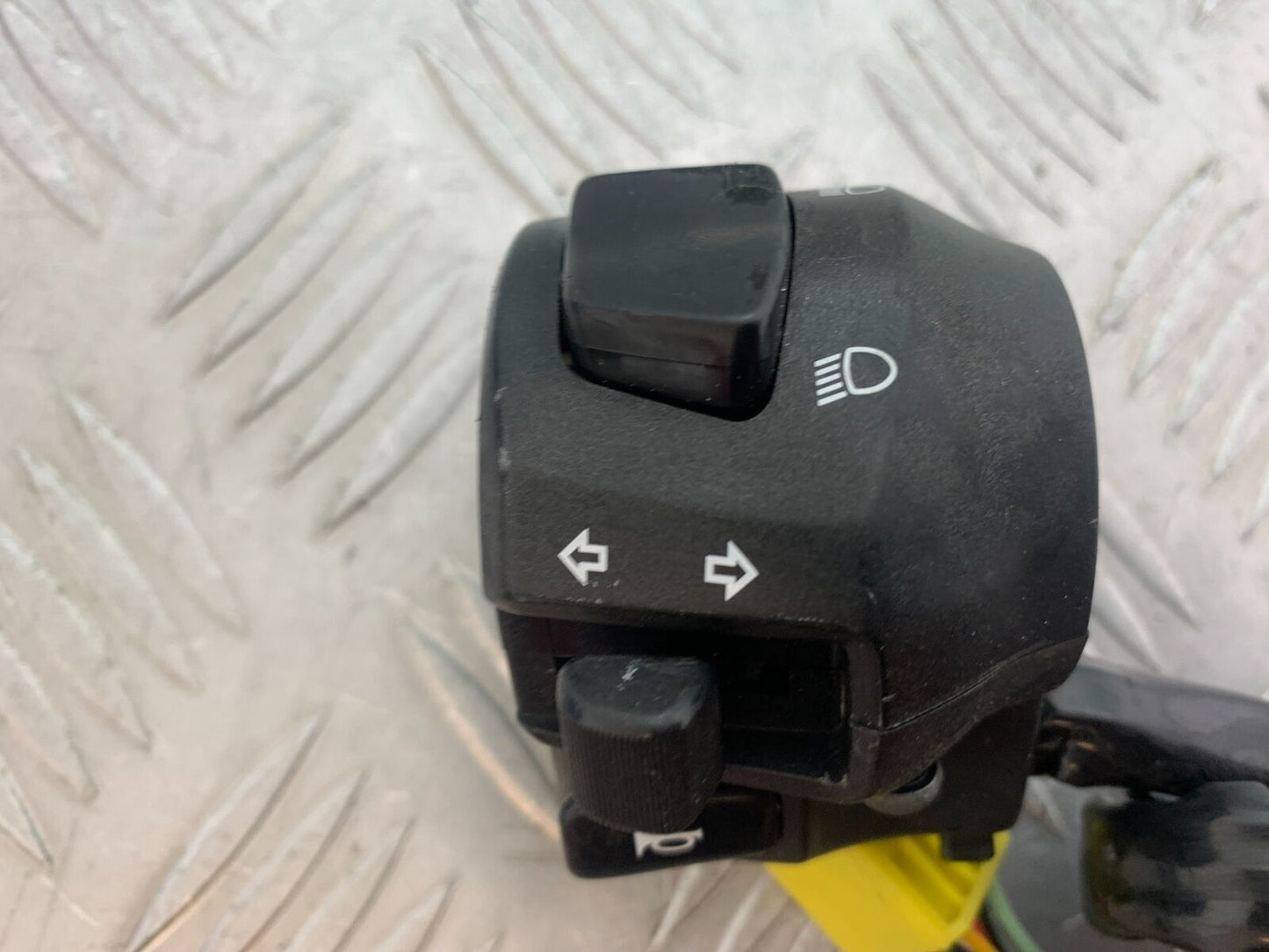 SUZUKI AN400 AN 400 BURGMAN LEFT SWITCH GEAR  YEAR 2017-2024 (CMB1118)