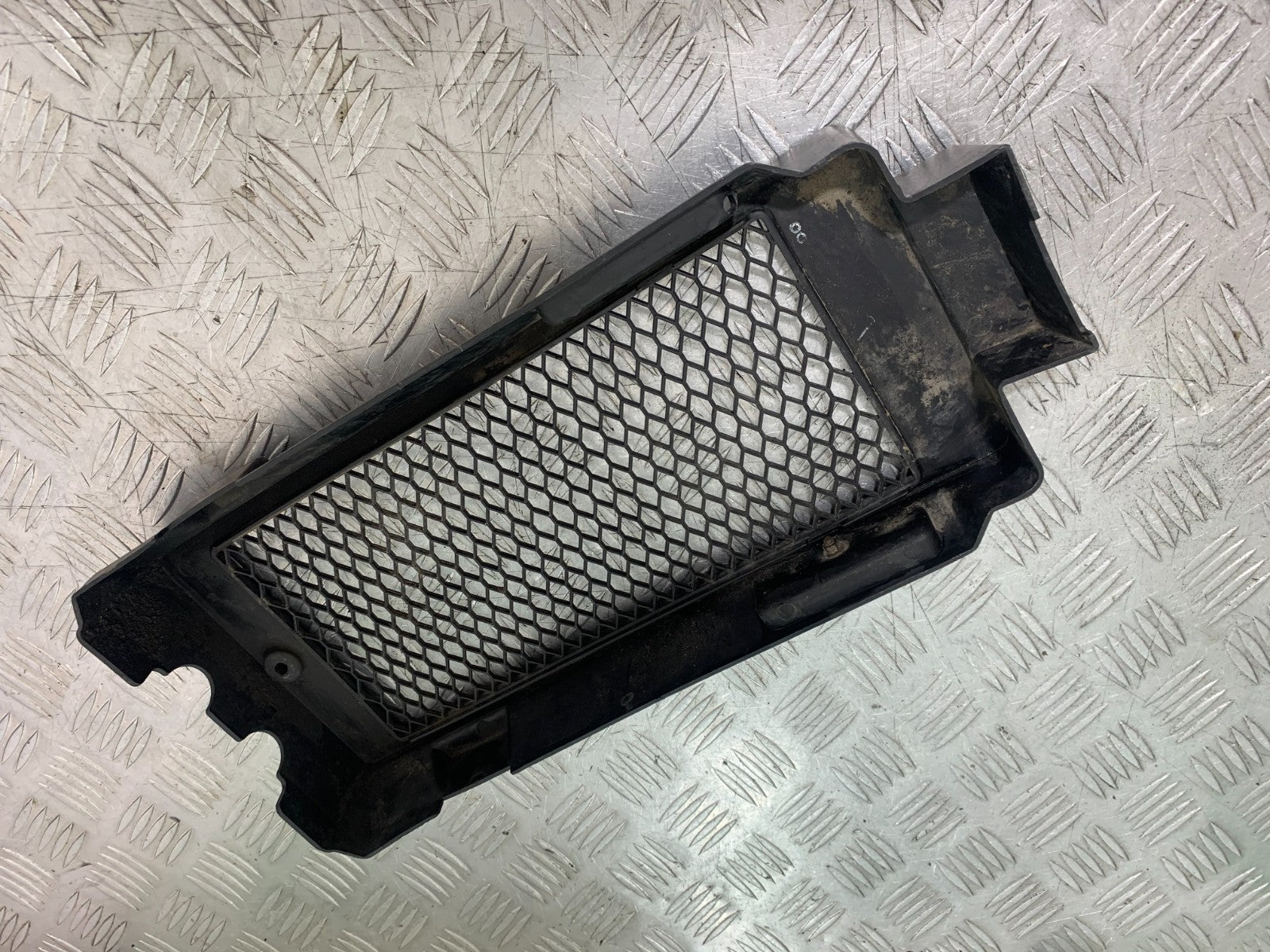 HONDA VT700 VT 700 SHADOW RADIATOR GRILL  YEAR 1984-85 (CMB1328)