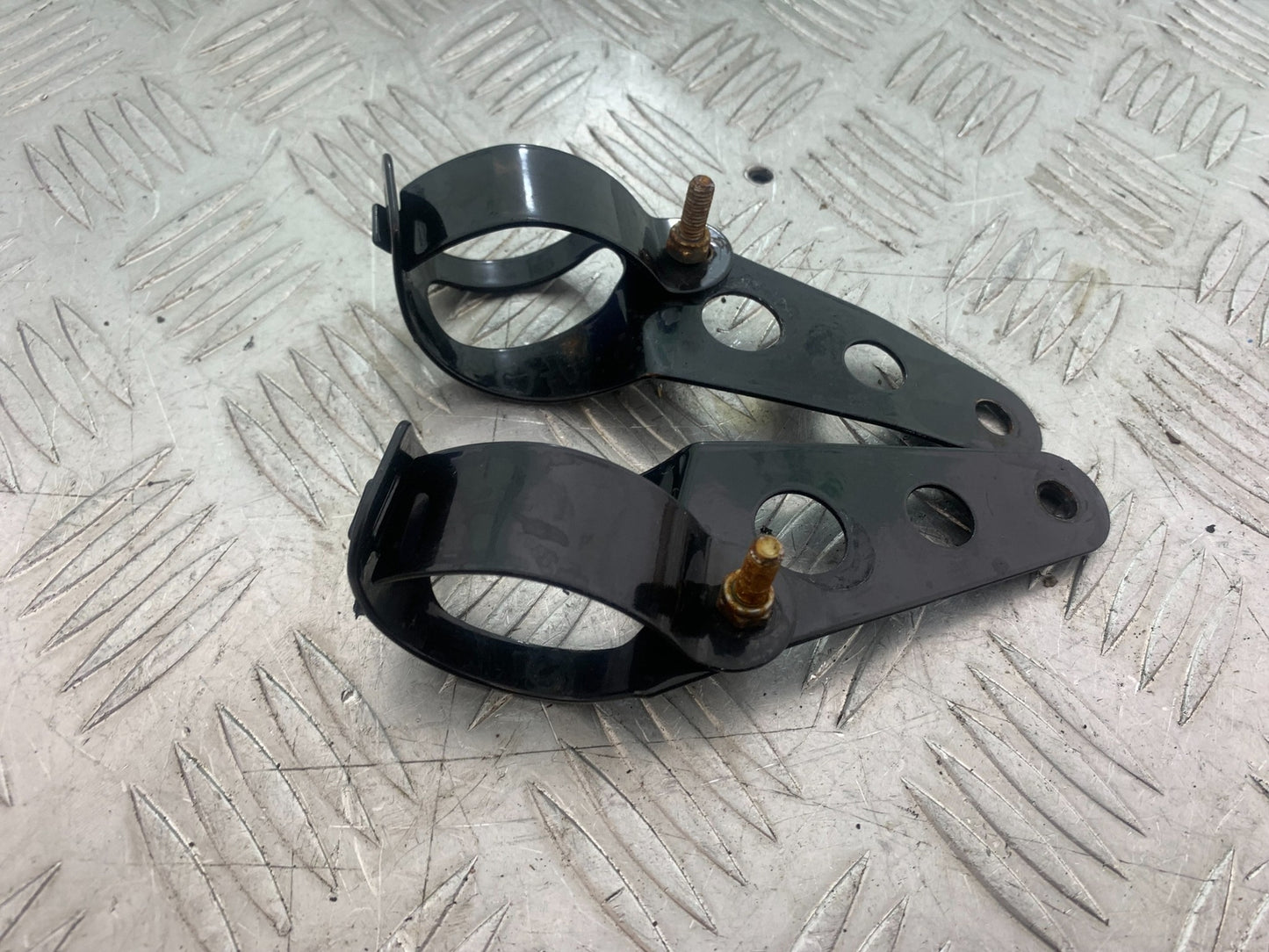 YAMAHA XV535 XV 535 VIRAGO HEADLIGHT BRACKETS    YEAR 1994-02 (CMB1162)
