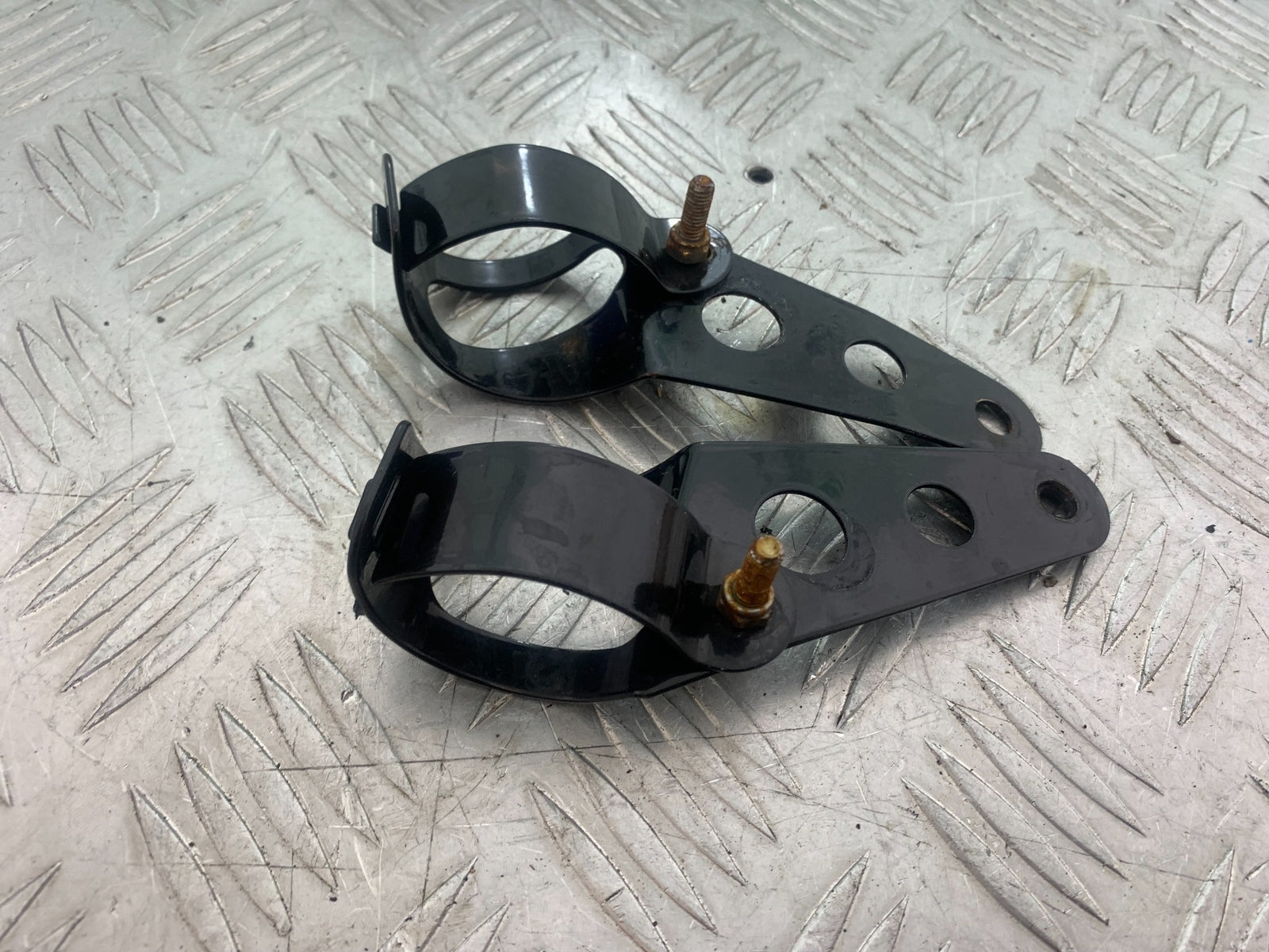 YAMAHA XV535 XV 535 VIRAGO HEADLIGHT BRACKETS    YEAR 1994-02 (CMB1162)