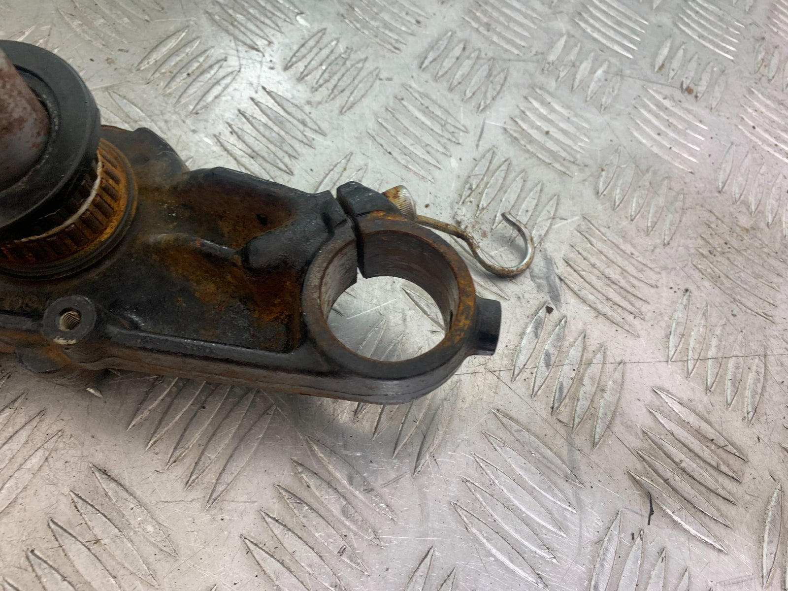 KAWASAKI VN1500 CLASSIC BOTTOM YOKE  YEAR 1999 -2006 (CMB1166)