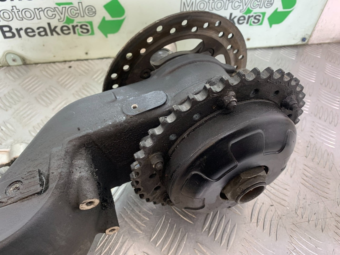 TRIUMPH SPEED TRIPLE R 1050 SWINGARM   2009 (CMB1183)