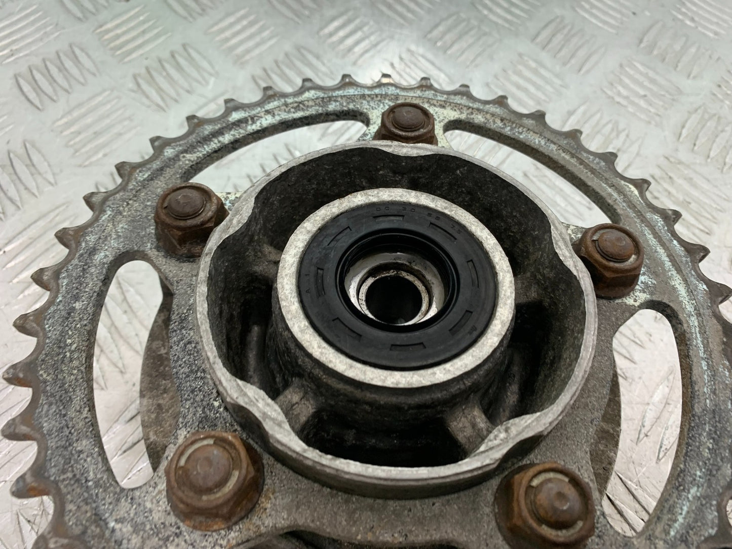 HONDA CB600 CB 600 HORNET SPROCKET CARRIER  YEAR 1998-2002 (CMB1297)