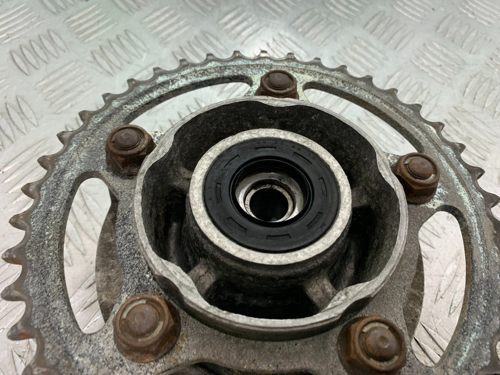 HONDA CB600 CB 600 HORNET SPROCKET CARRIER  YEAR 1998-2002 (CMB1297)