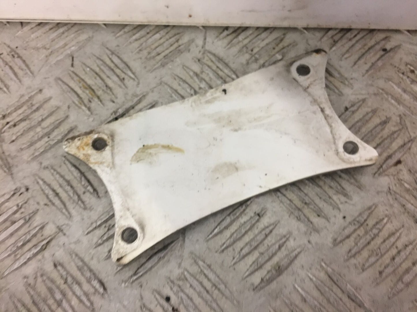 YAMAHA XJ900 XJ 900 DIVERSION MUDGUARD BRACE  YEAR 1994-2002