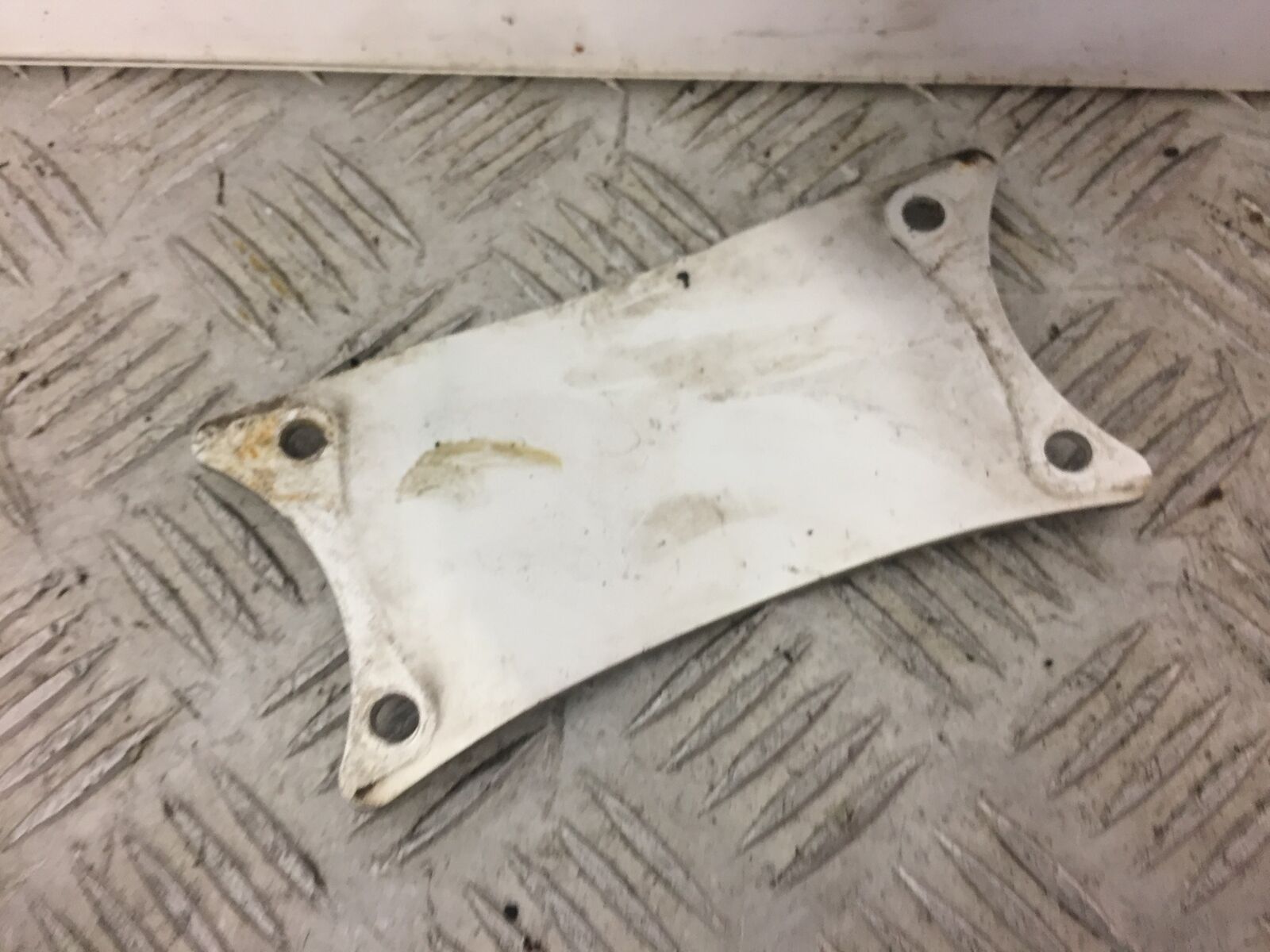YAMAHA XJ900 XJ 900 DIVERSION MUDGUARD BRACE  YEAR 1994-2002