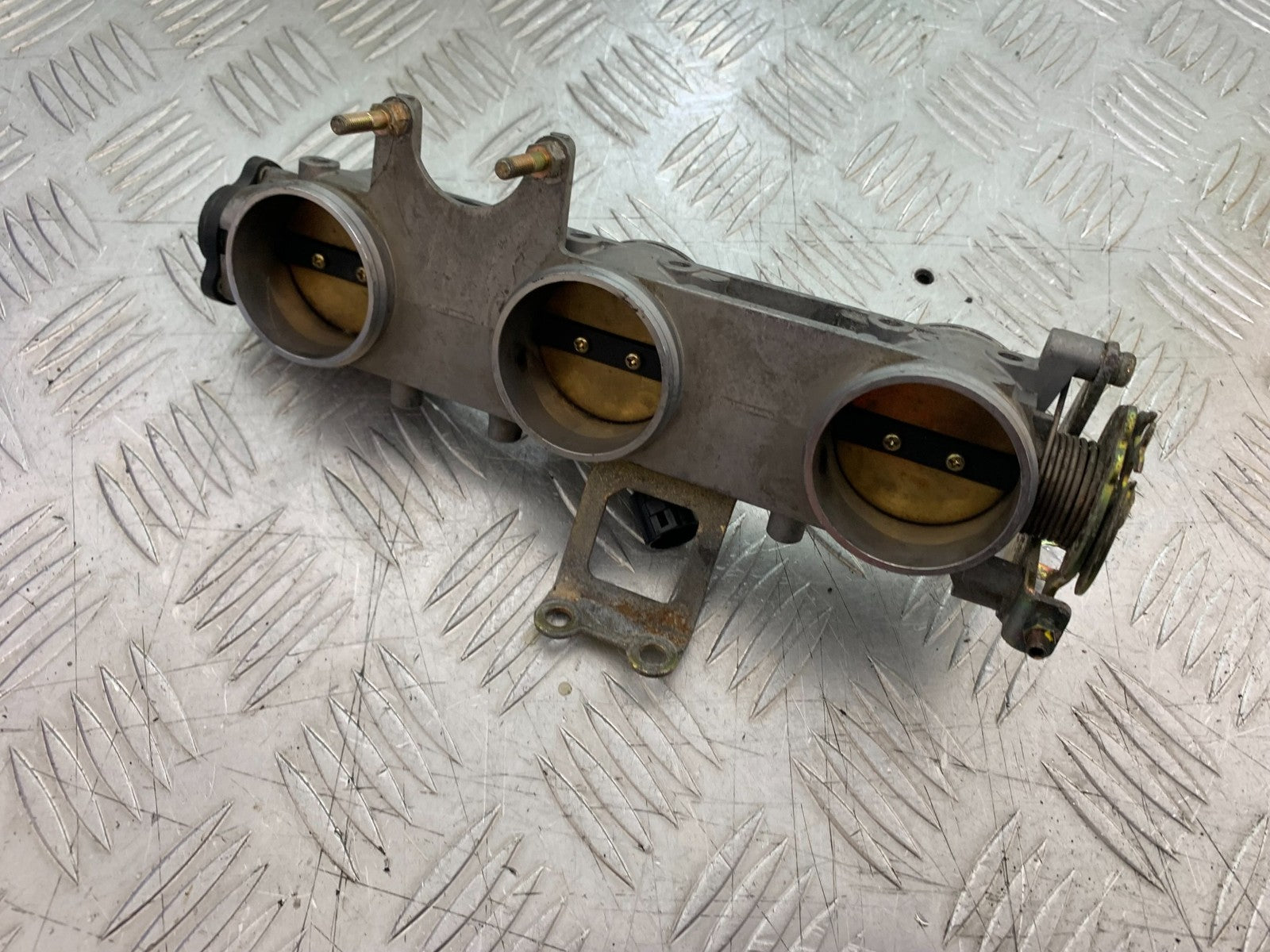 TRIUMPH 955i DAYTONA THROTTLE BODIES  YEAR 2002-2006 (CMB1229)