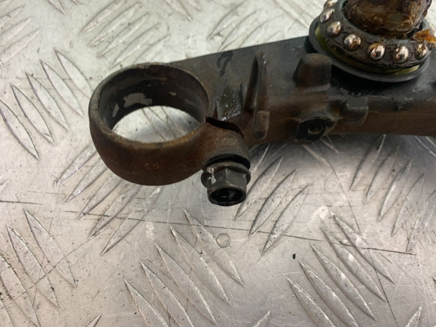 HONDA NT650 V DEAUVILLE BOTTOM YOKE   YEAR 1998-01 (CMB1320)