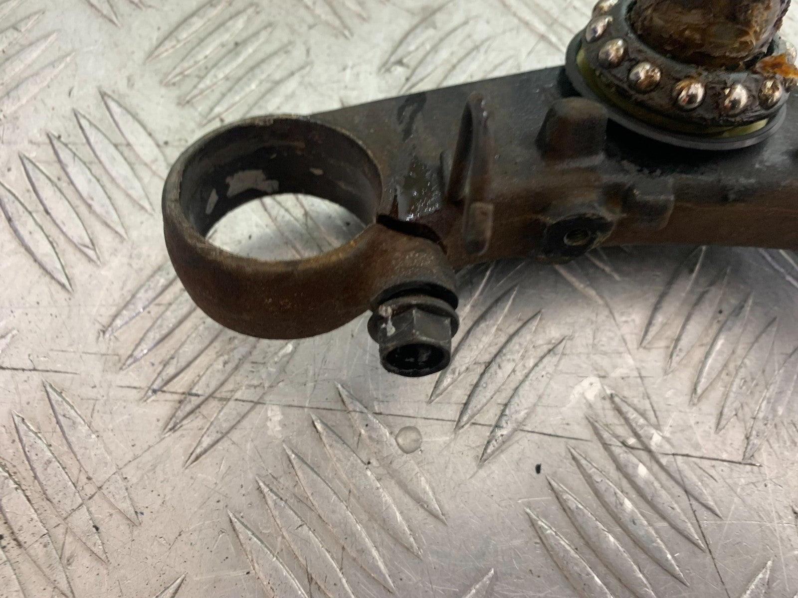 HONDA NT650 V DEAUVILLE BOTTOM YOKE   YEAR 1998-01 (CMB1320)