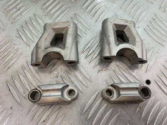 TRIUMPH TIGER 800 HANDLEBAR CLAMPS  YEAR 2011-2014 (CMB1113)