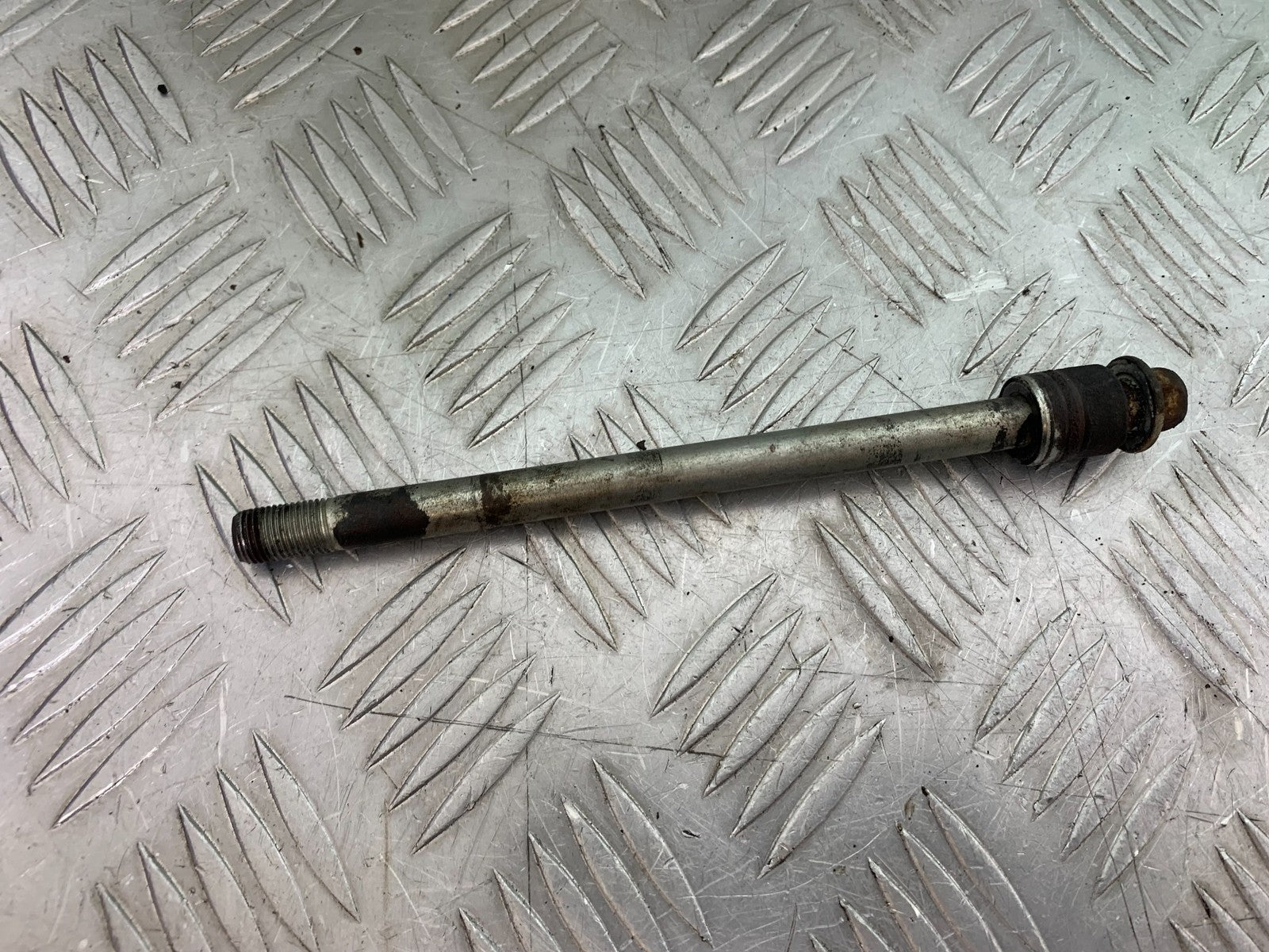 HONDA CBF125 CBF 125 FRONT WHEEL SPINDLE  YEAR 2009-14 (CMB1182)