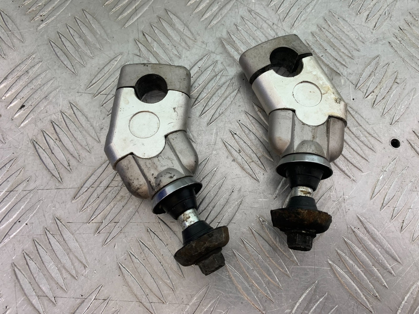 SUZUKI GSF1200 GSF 1200 BANDIT HANDLEBAR RISERS  YEAR 2001-2004 (CMB1188)