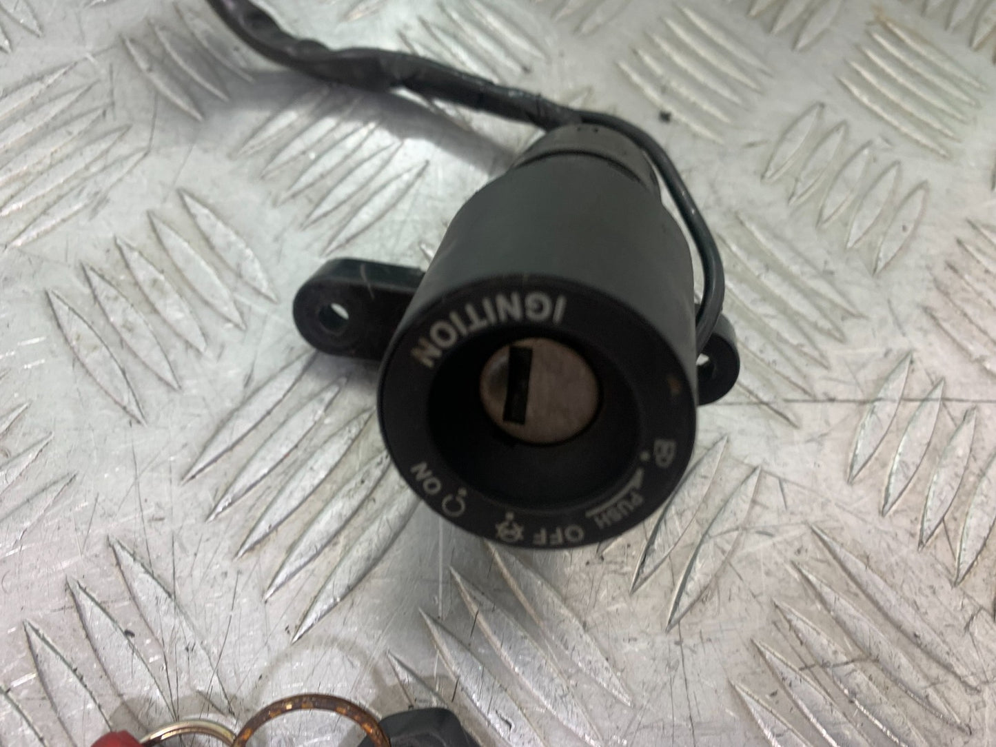 TRIUMPH TIGER 800 XRT ECU LOCKS KEY (IGNITON IS DAMAGED)  2018-2020 (CMB1193)