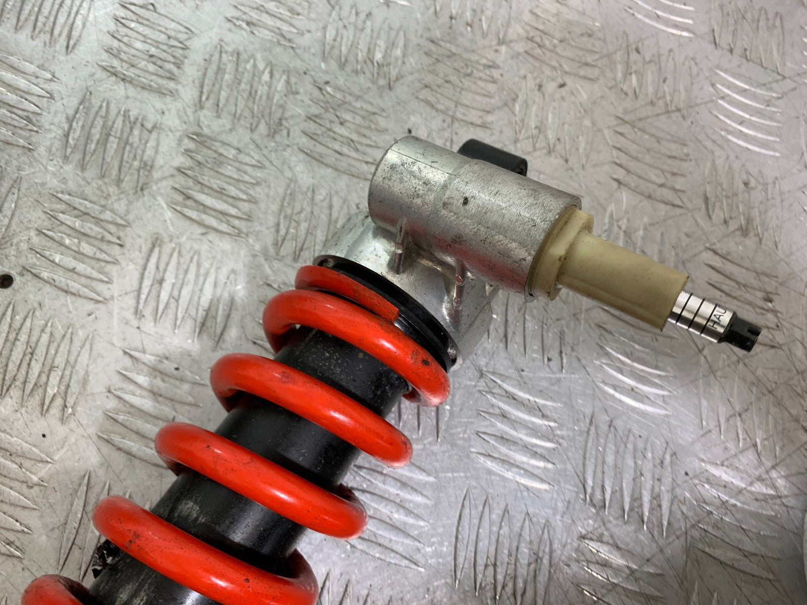 TRIUMPH 955I SPRINT RS REAR SHOCK  YEAR 1999-03 (CMB1313)