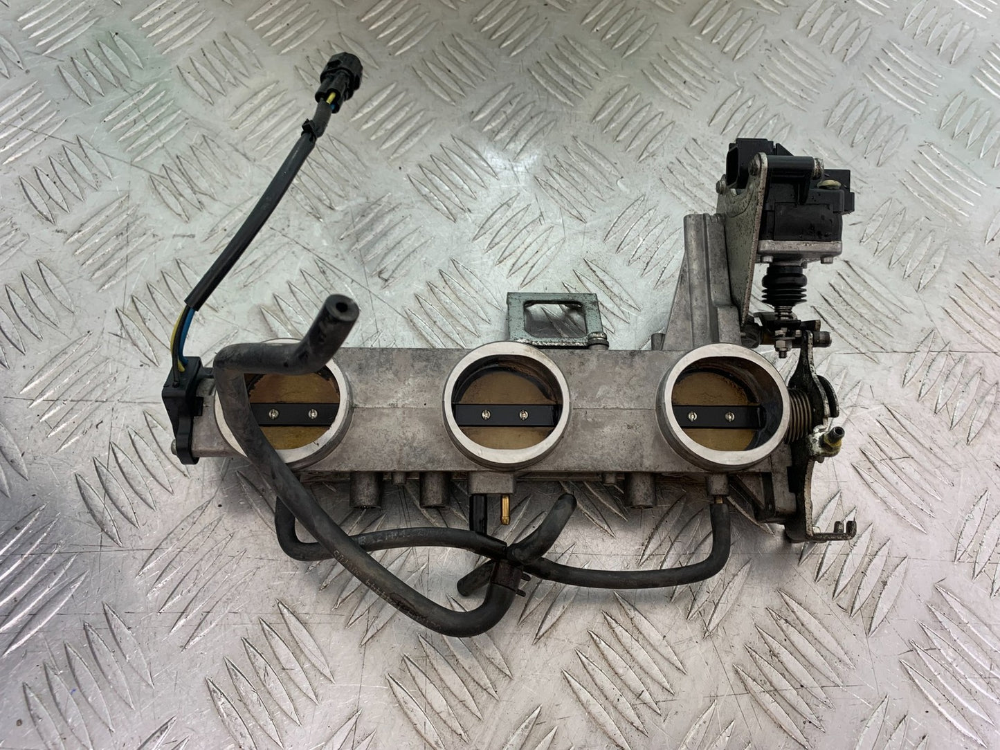 TRIUMPH SPEED TRIPLE R 1050 THROTTLE BODIES  2009 (CMB1183)