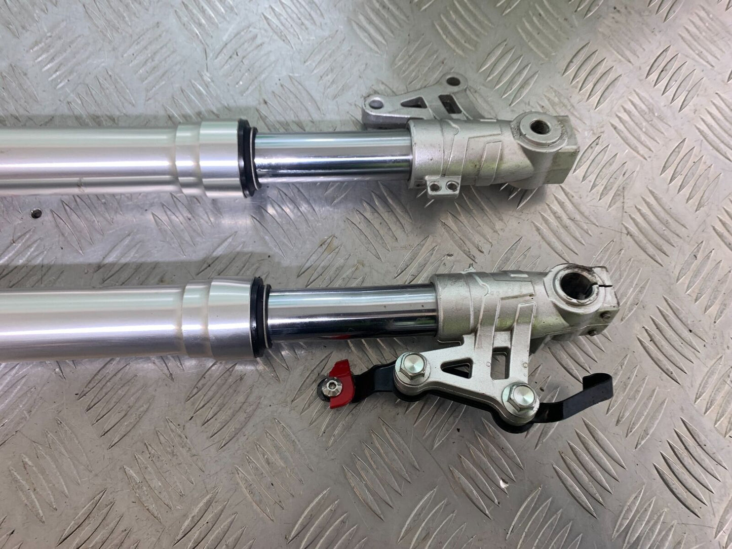 BENELLI BN125 BN 125 FORKS (DAMAGED-BENT)  YEAR 2018-2021 (CMB1080)