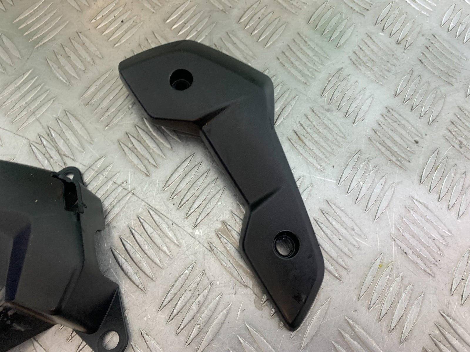 TRIUMPH TRIDENT 660 INFILL PANELS  YEAR 2021-2024 (CMB1148)