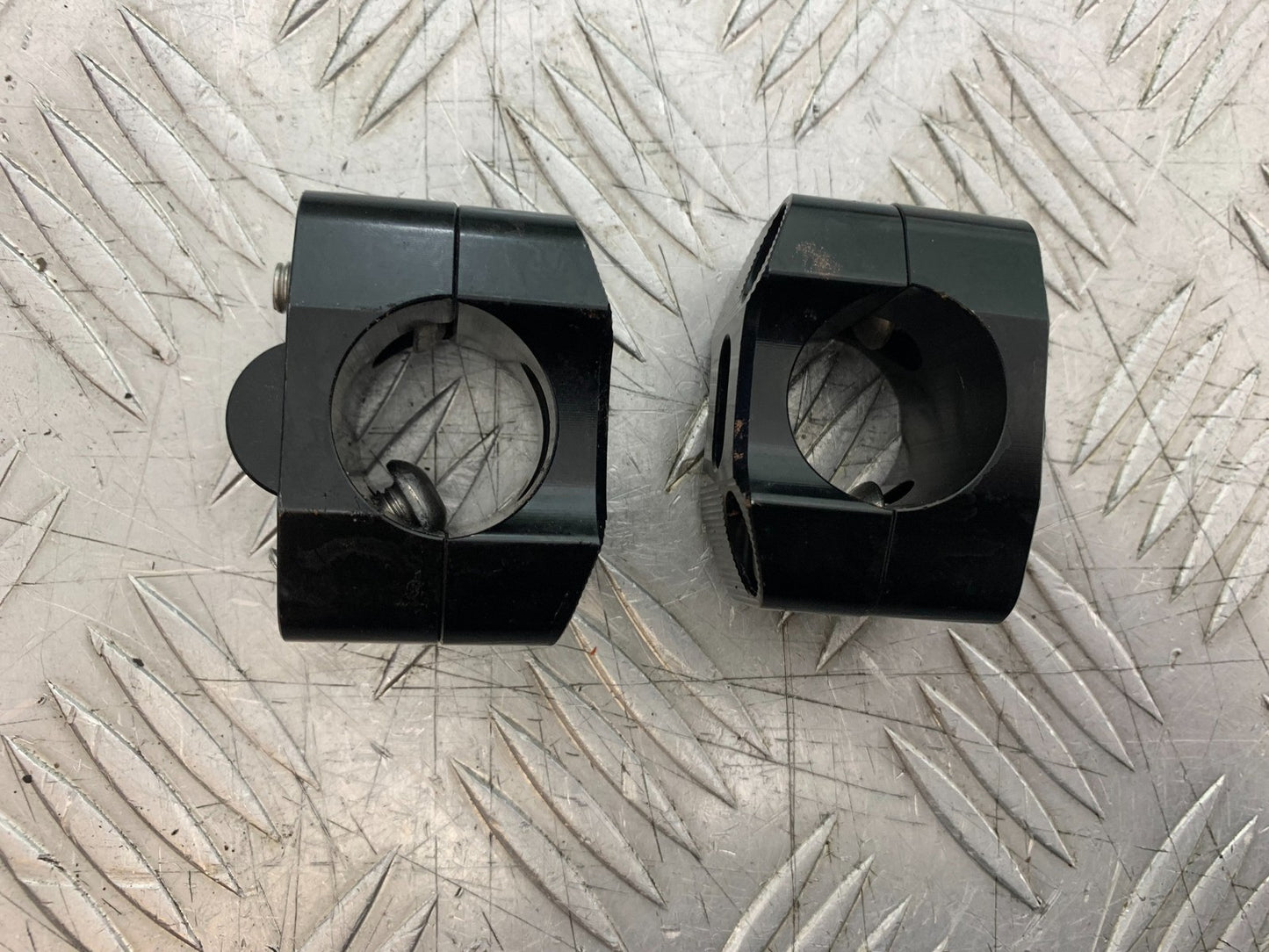QINGQI QM125 GY-2B HANDLEBARS RISERS   YEAR 2016 (CMB1228)