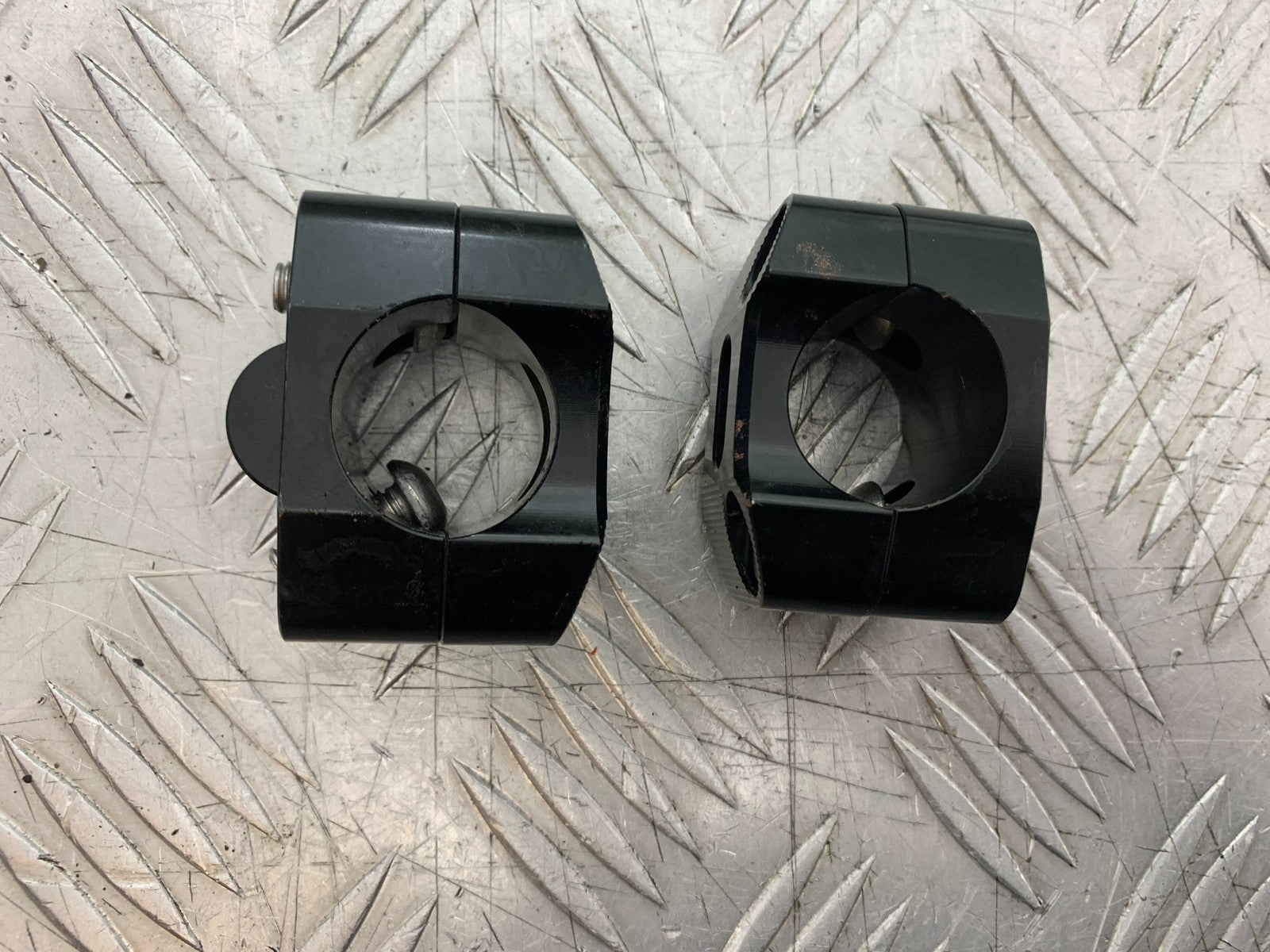 QINGQI QM125 GY-2B HANDLEBARS RISERS   YEAR 2016 (CMB1228)