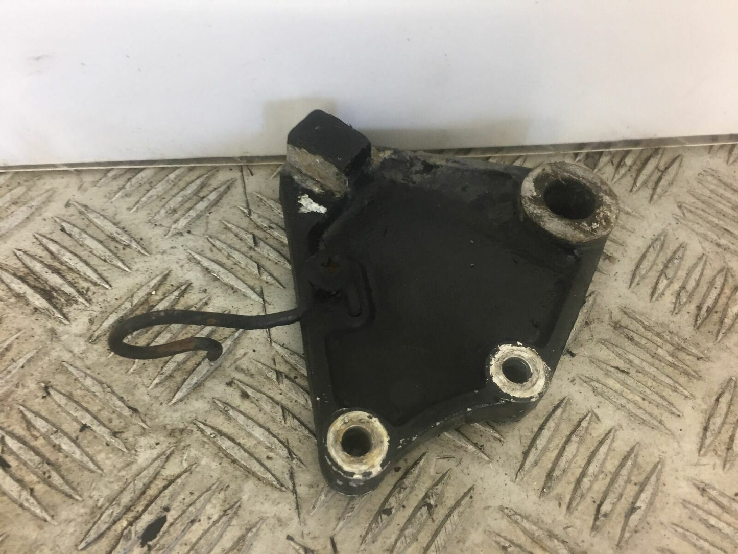 HYOSUNG GT125 R REAR CALIPER BRACKET  YEAR 2008