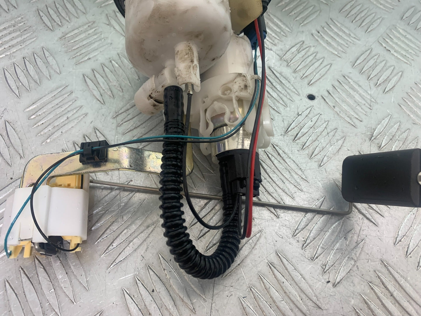 BMW M1000 R PETROL PUMP YEAR 2023-2024 (CMB1140)