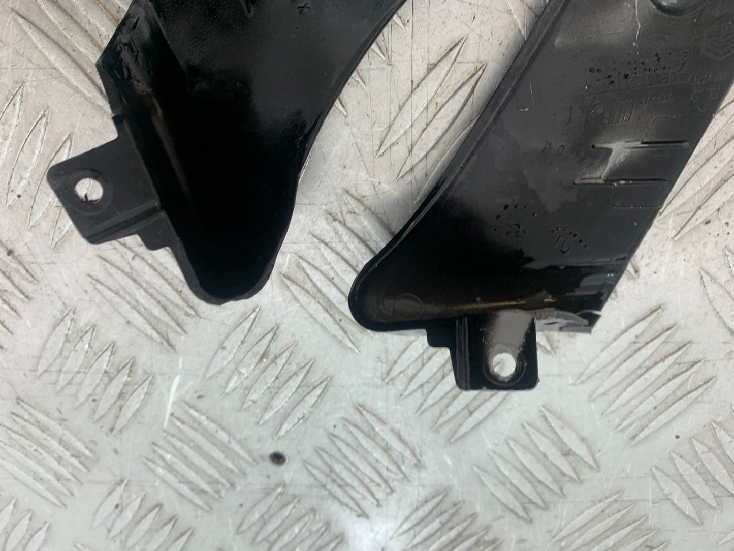 PIAGGIO VESPA GTS 125 LEFT & RIGHT INFILLS  YEAR 2009-14  (CMB1261)