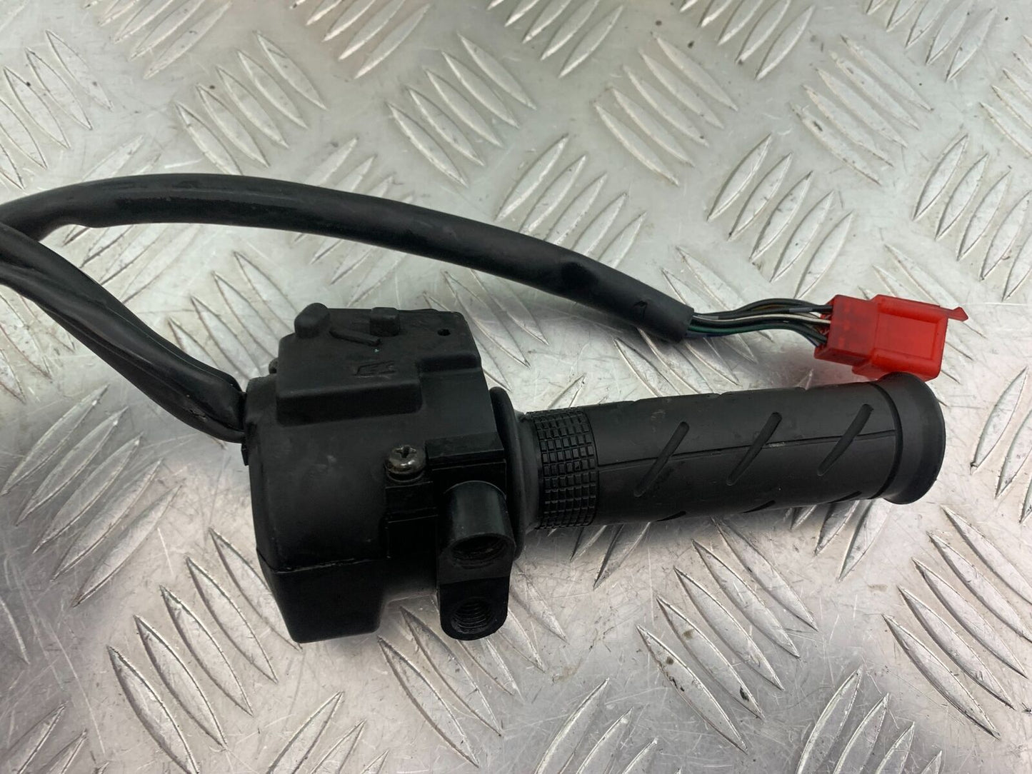 HONDA CBR1100 BLACKBIRD RIGHT SWITCH GEAR  YEAR 1999-2005  (CMB1103)