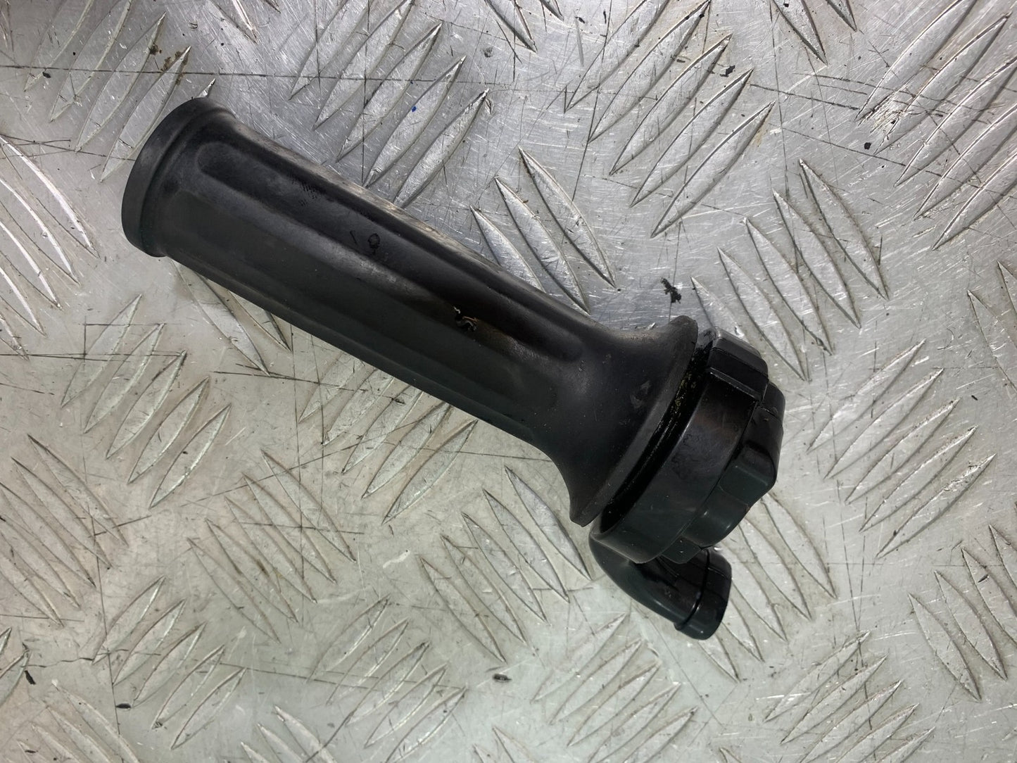 TRIUMPH 1050 SPRINT ST THROTTLE AND GRIP   2004-2007 (CMB1197)