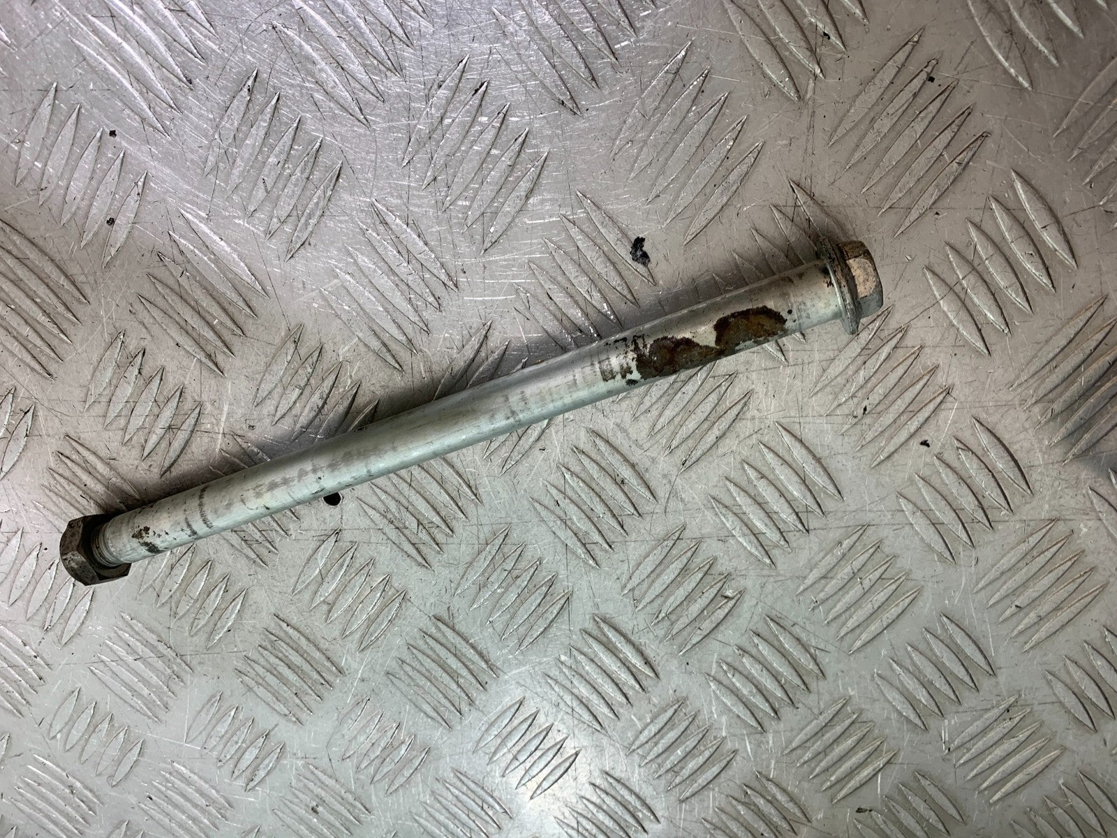 HONDA CBF500 CBF 500 SWINGARM SPINDLE YEAR 2004-2008  (CMB1294)
