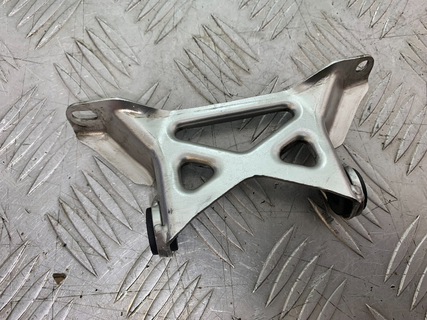 DUCATI 1299 PANIGALE SILENCER BRACKET  YEAR 2016 (CMB 1187)