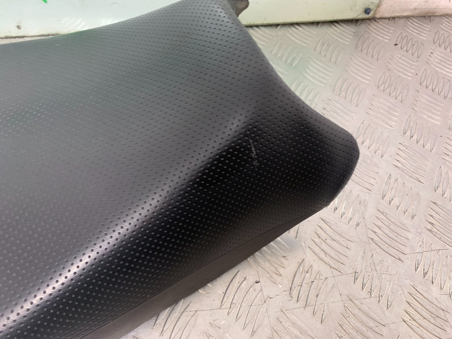 SUZUKI GSF1200 GSF 1200 BANDIT SEAT YEAR 2001-2004 (CMB1188)