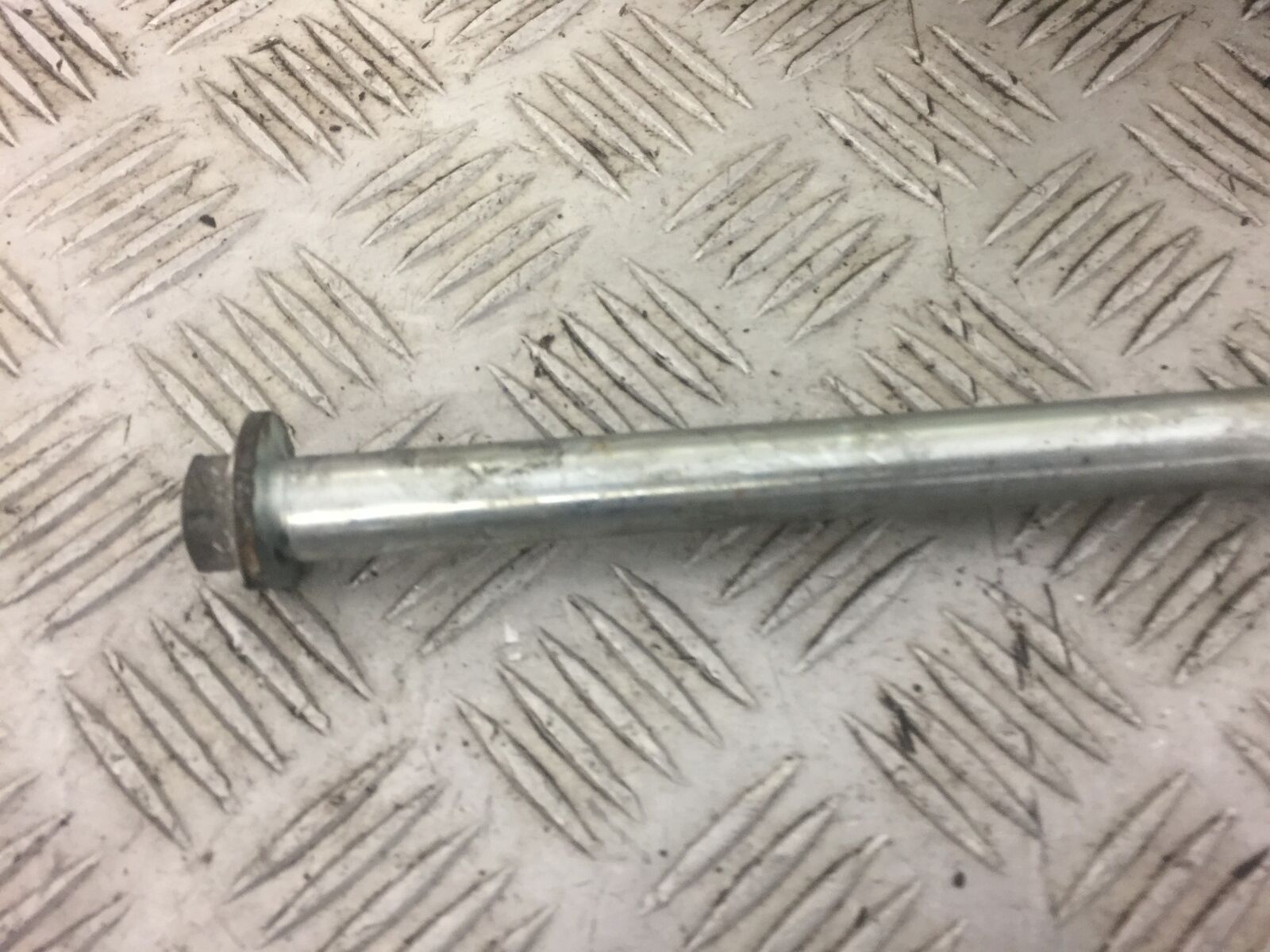 YAMAHA FJ1200 FJ 1200 3XW SWINGARM SPINDLE YEAR 1991 (STOCK 482)