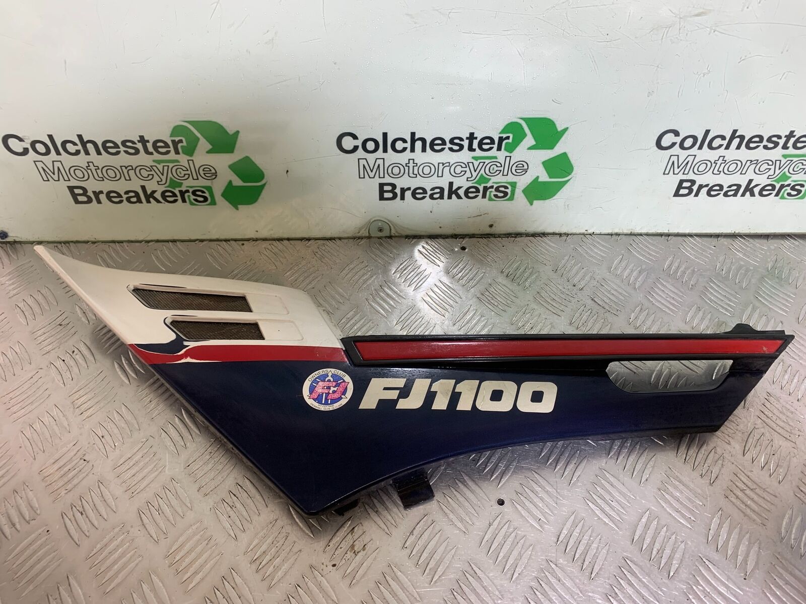 YAMAHA FJ1100 FJ 1100 LEFT SEAT PANEL  YEAR 1984-1985 (CMB1101)
