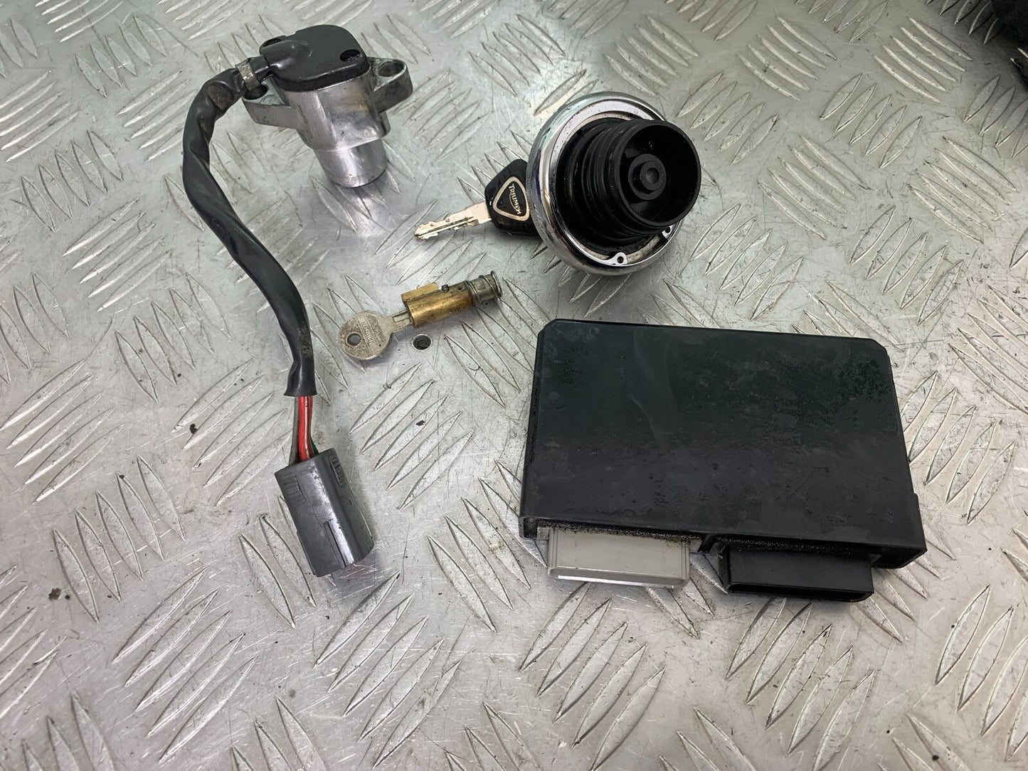 TRIUMPH THUNDERBIRD 1600 ECU LOCKS KEY  YEAR 2011 (CMB1107)