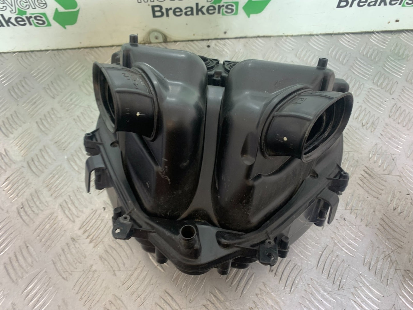 HONDA CBR600 CBR 600 RR AIR BOX    YEAR 2003-2004 CMB1173)