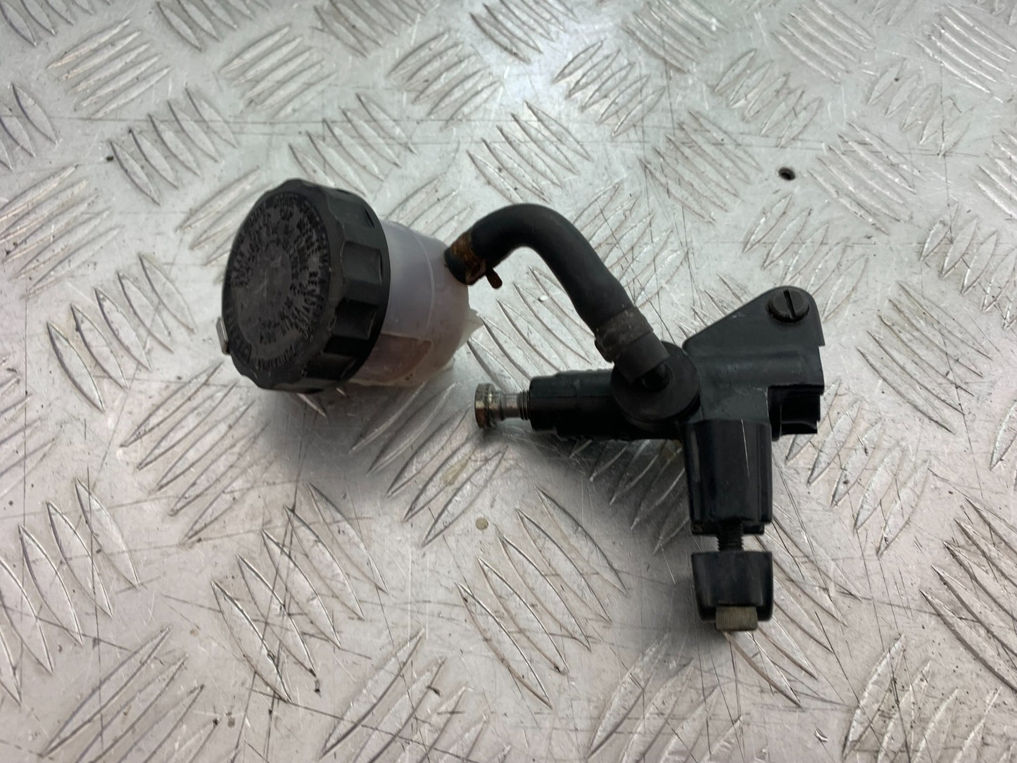 TRIUMPH 955i DAYTONA FRONT BRAKE MASTER CYLINDER YEAR 2002-2006 (CMB1229)