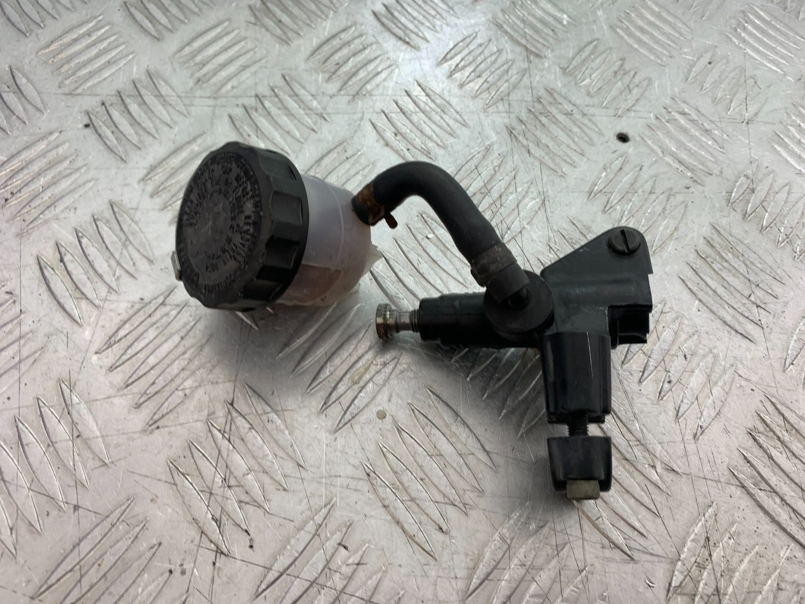 TRIUMPH 955i DAYTONA FRONT BRAKE MASTER CYLINDER YEAR 2002-2006 (CMB1229)
